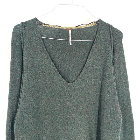 Free People Irresistible Wool Linen V-Neck Frayed Long Sleeve Sweater Green - Picture 4 of 9
